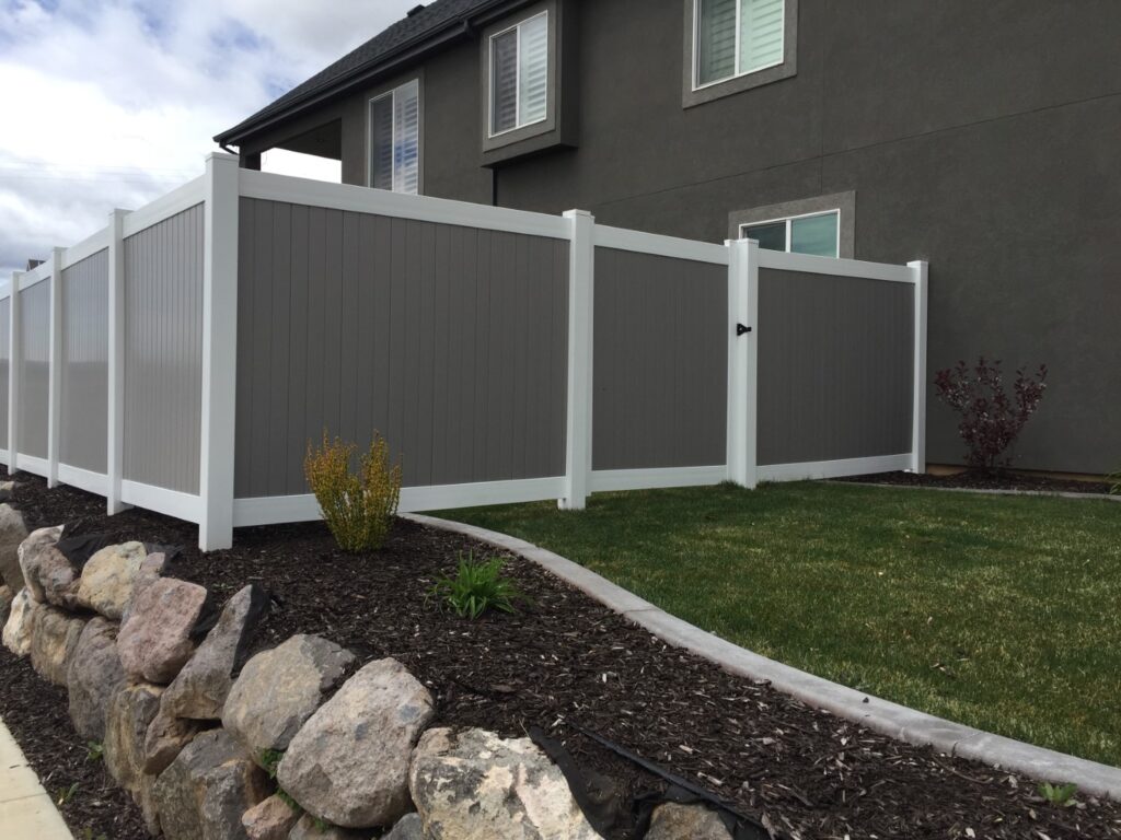 How to Choose the Right Fence Color: 5 Considerations